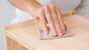 Repeindre ses meuble de cuisine : préparation du support ponçage