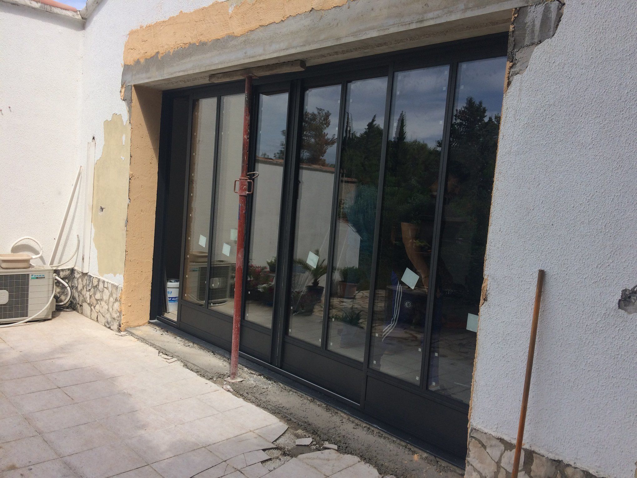 De L'autre Cote De La Fenetre Profil de COTE FENETRE à Saint-Rémy-de-Provence - Travaux.com