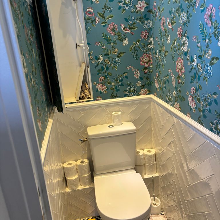 Plomberie: Réparer une fuite; Appartement; Toilettes