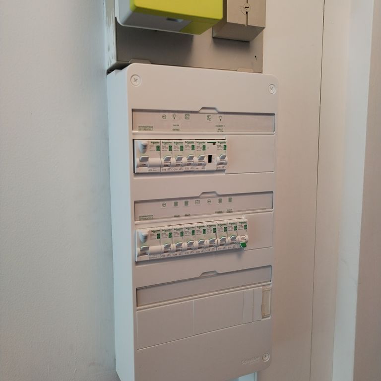 Petits travaux d'électricité: Remplacement; Tableau électrique