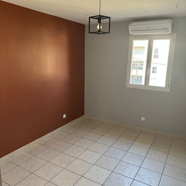 Peinture: 11-15 murs et/ou plafonds; Salon, Chambre(s), Couloir
