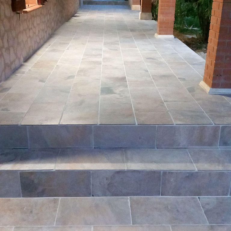 Pose d'un carrelage: Sols; 80 m²
