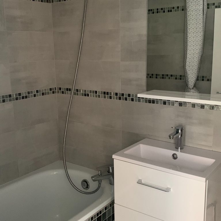 Pose d'un carrelage : Murs, Sols; 45 m2