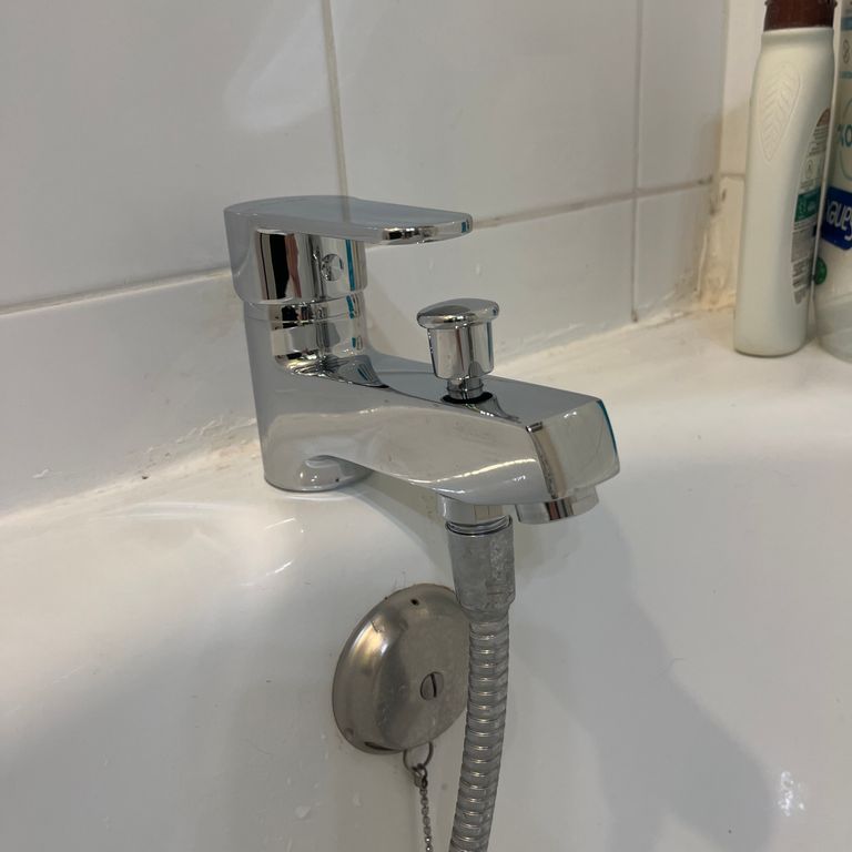 Plomberie: Réparer une fuite; Appartement; Douche ou baignoire