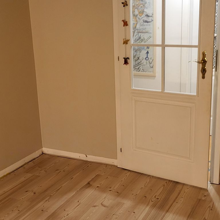 Pose d'un parquet: A définir; 1 pièce