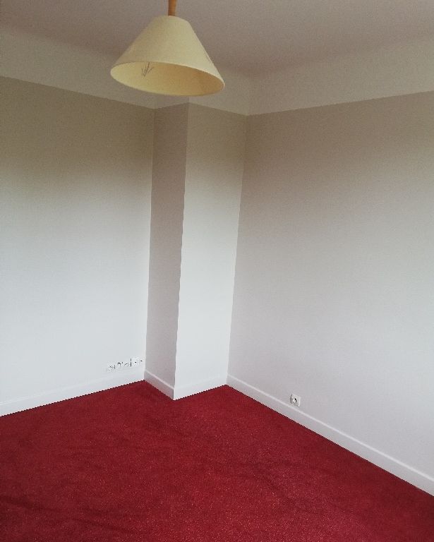 Peinture: 30 m2 murs; 12 m2 plafonds; 1 pièce à peindre