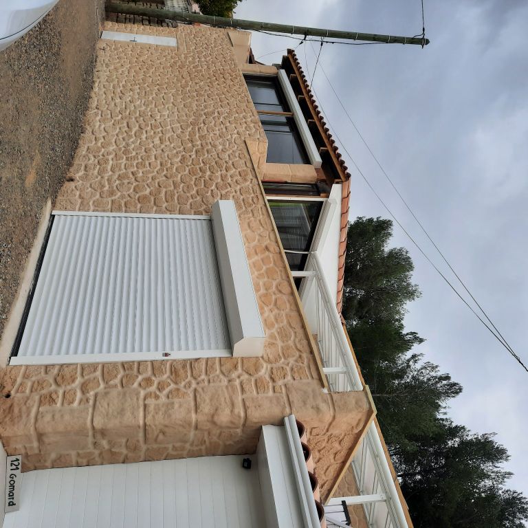 Ravalement de façade : 150 m2; Appliquer un enduit, Décaper la façade