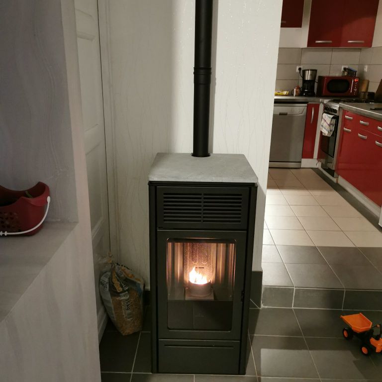 Poêle à bois : Installation neuve; 100 m2