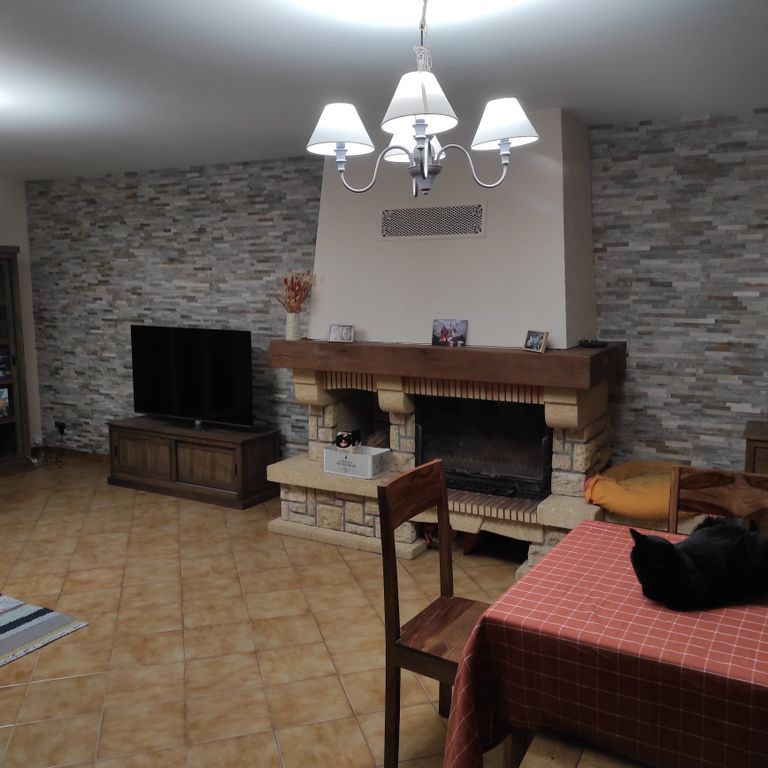 Peinture: Plus de 25 murs et/ou plafonds; Salon, Chambre(s), Couloi...