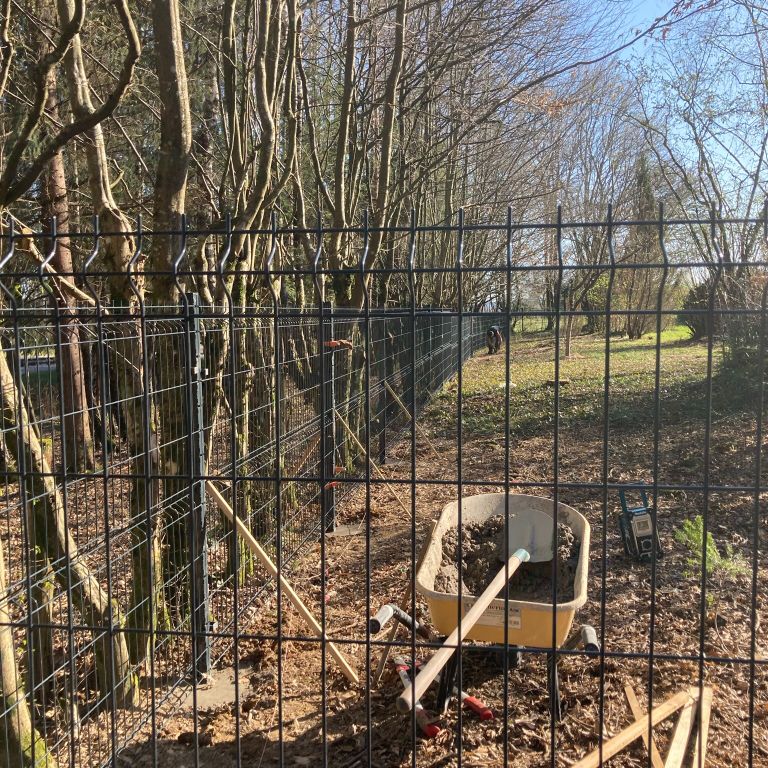 Clôture : Création d'une clôture; Grillage; 250 m
