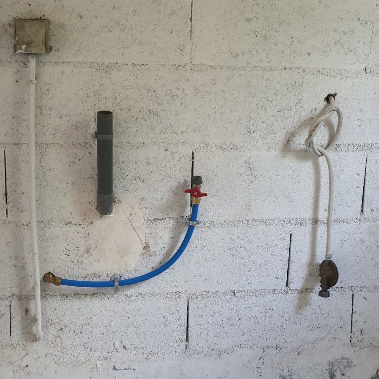 Petits travaux de maçonnerie : créer une ouverture et pose porte su...