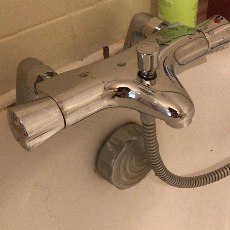 Plomberie : Réparer une fuite; Douche ou baignoire