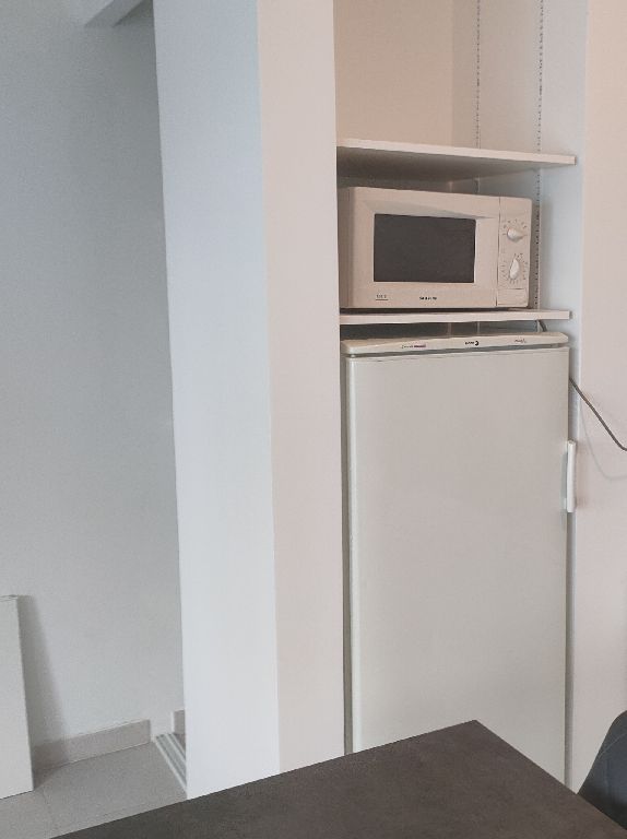 Cloison: 2 murs; 120 cm largeur; 250 cm hauteur