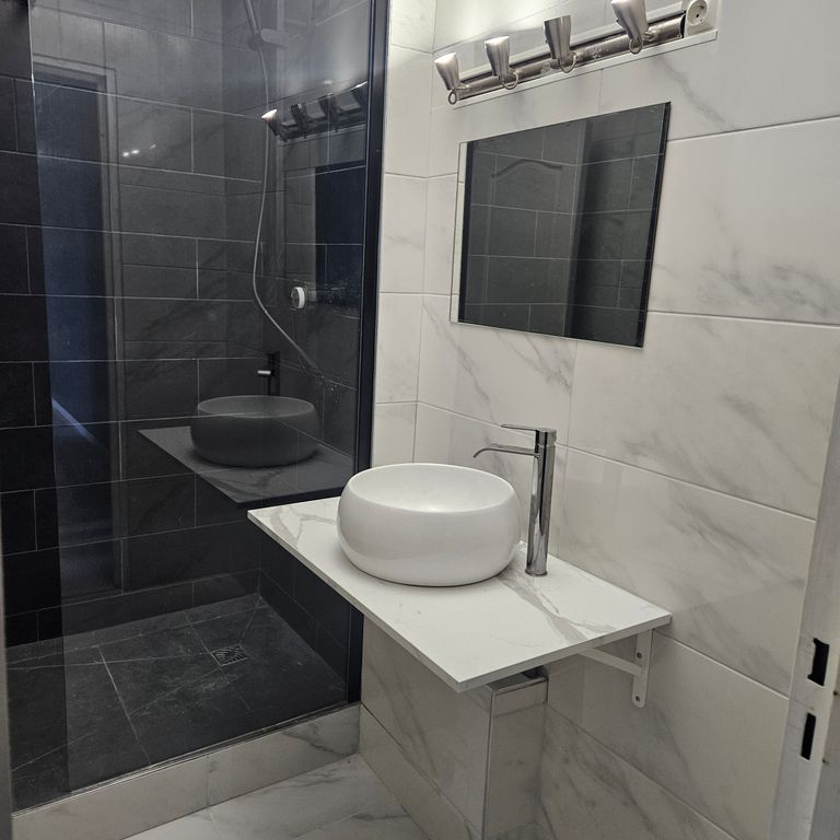 Pose d'un carrelage: Murs, Sols; 5 m²