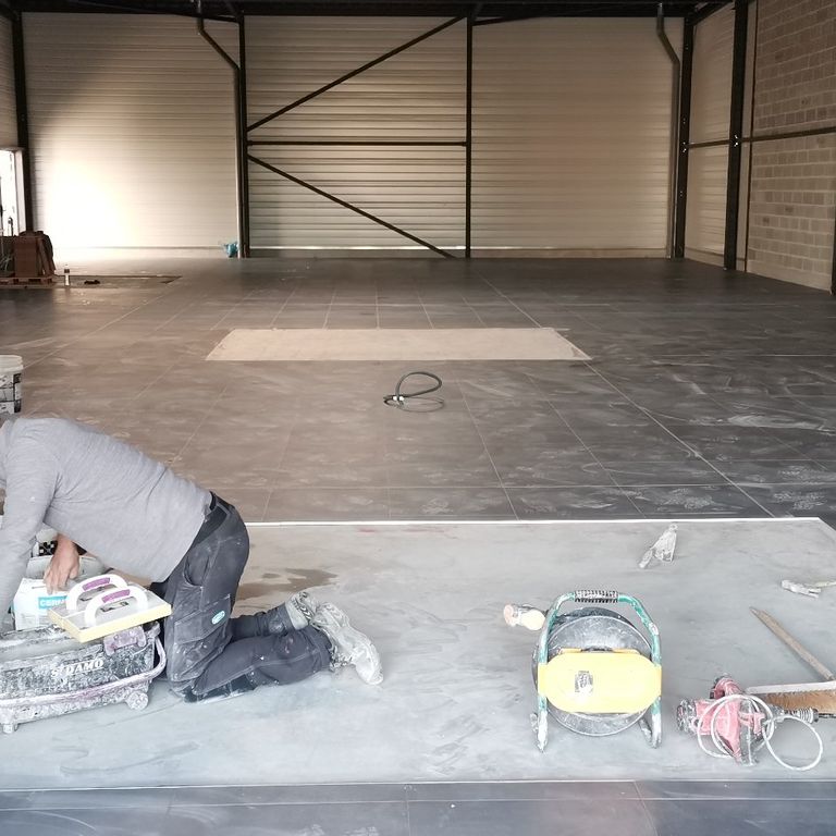 Pose d'un carrelage: Sols; 350 m²