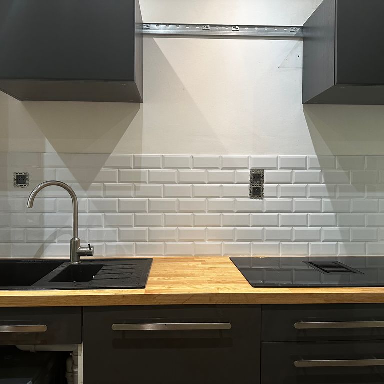 Pose d'un carrelage: Murs; 2 m²