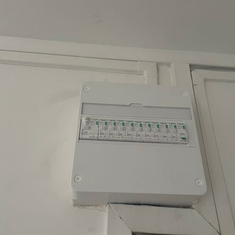 Petits travaux d'électricité: Remplacement; Couloir