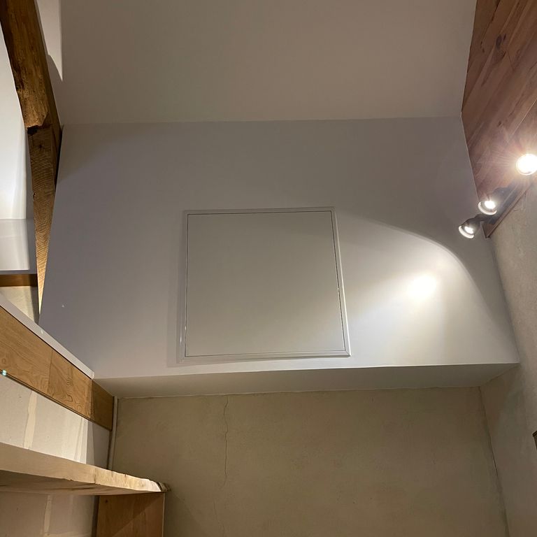 Cloison: 7 murs; 3000 cm largeur; 200 cm hauteur