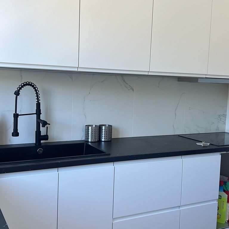 Pose d'un parquet stratifié: 5 pièces; 74 m²