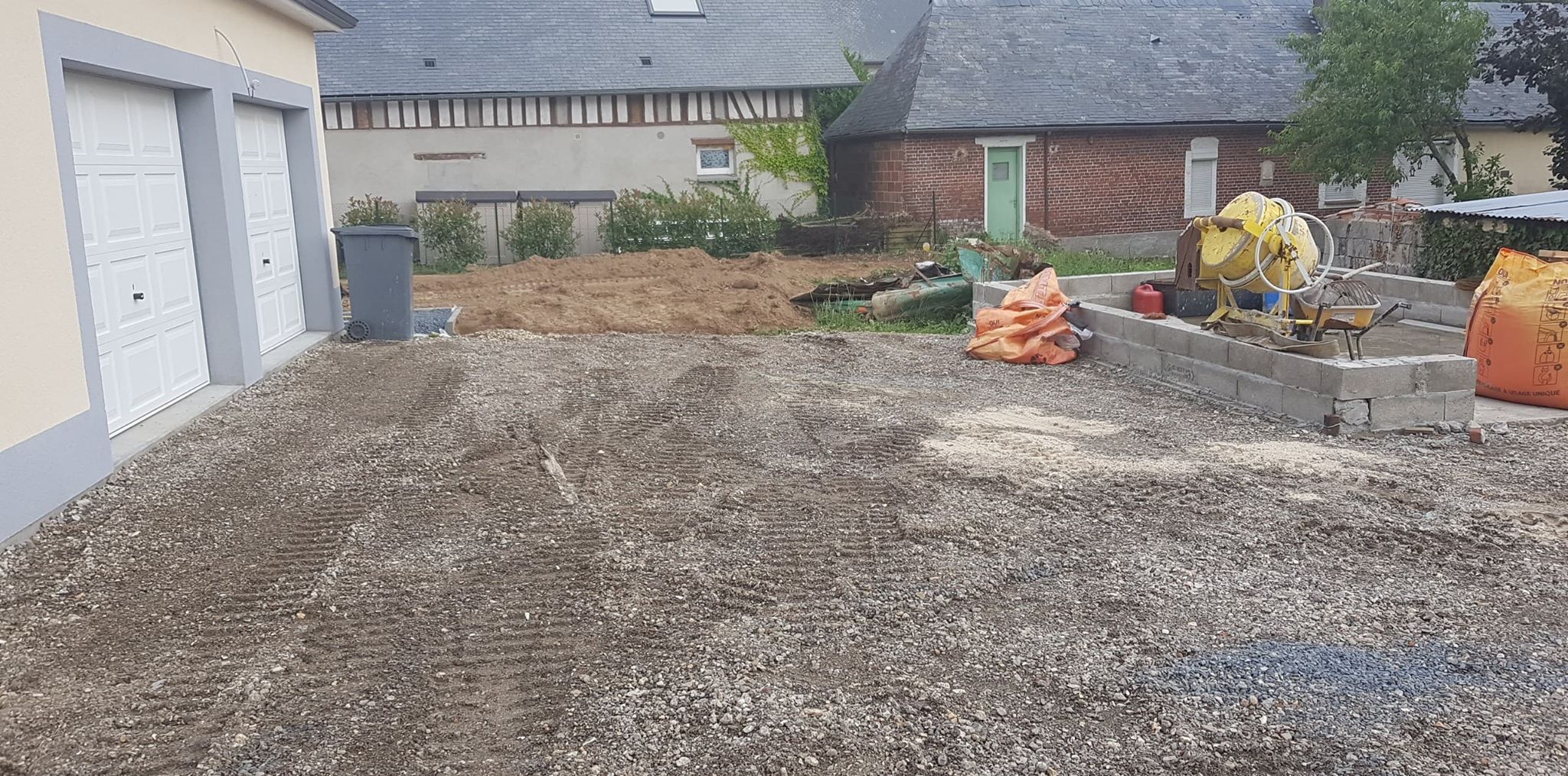 Goudronnage Goudronner un chemin; 30 m