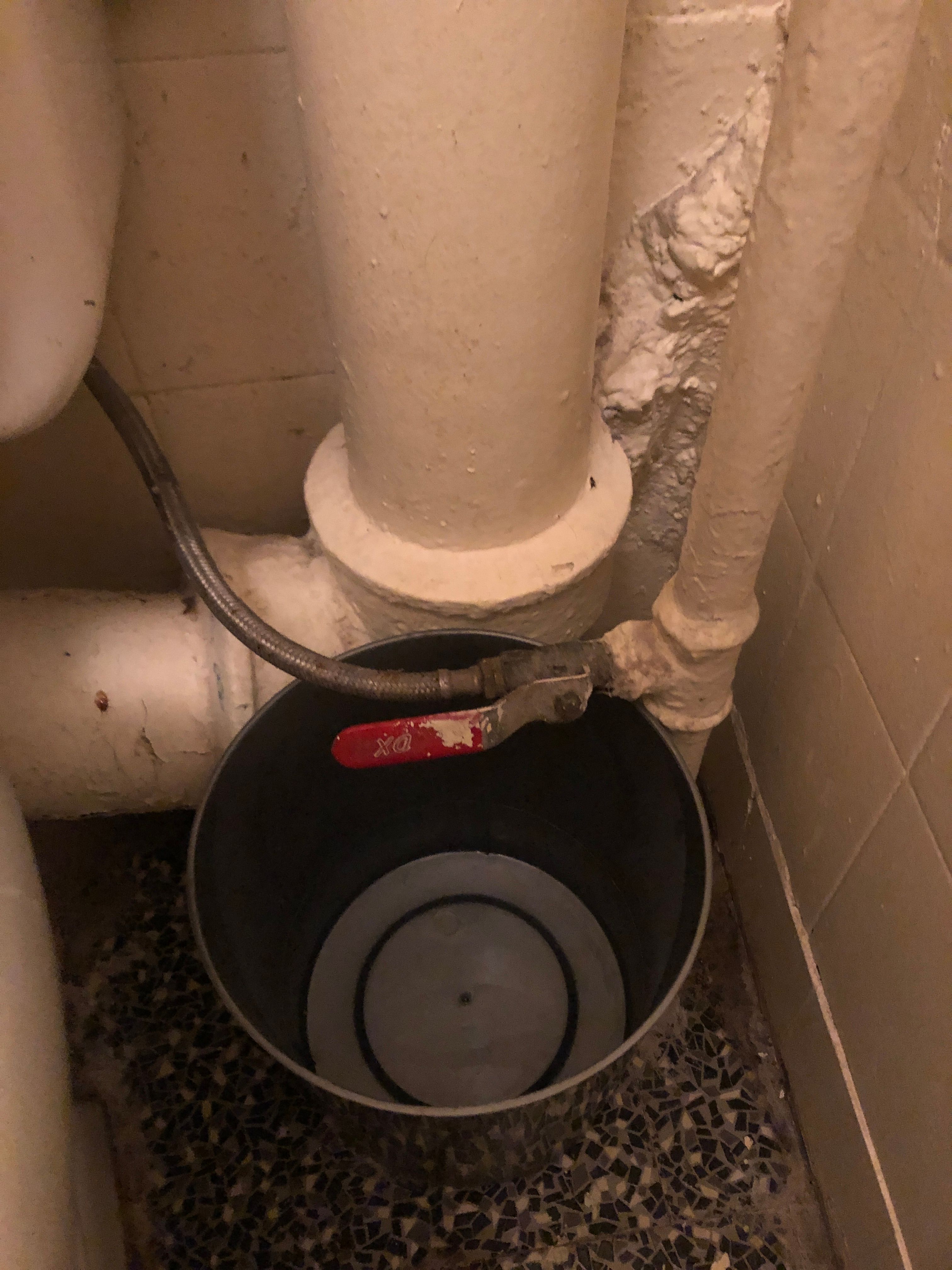 Plomberie Réparer une fuite; Tuyaux, Toilettes