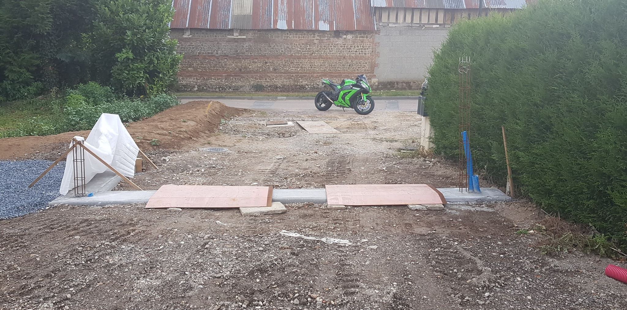 Goudronnage: Goudronner un chemin; 30 m - Travaux.com