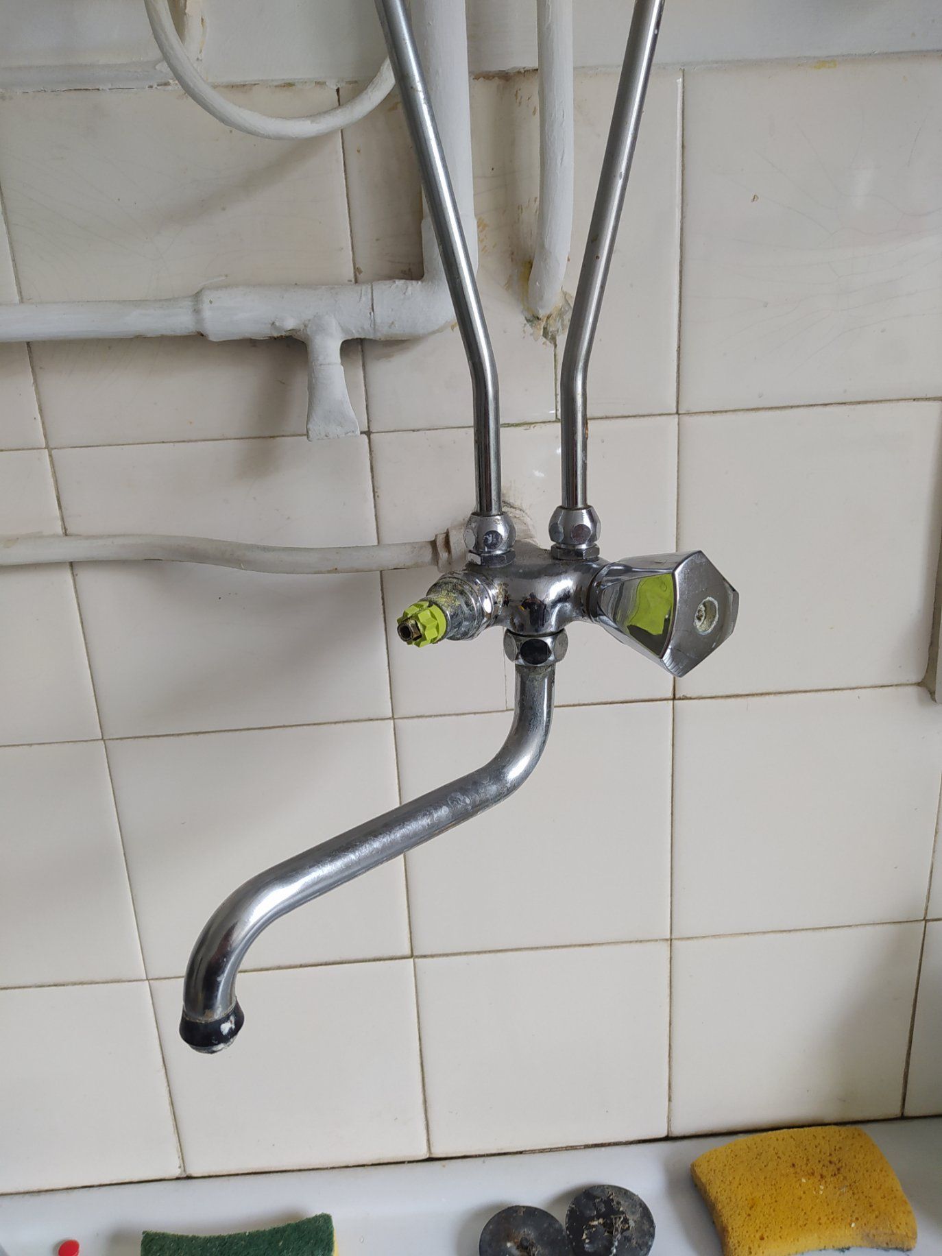 Plomberie : Remplacer un vieux robinet; Évier - Travaux.com